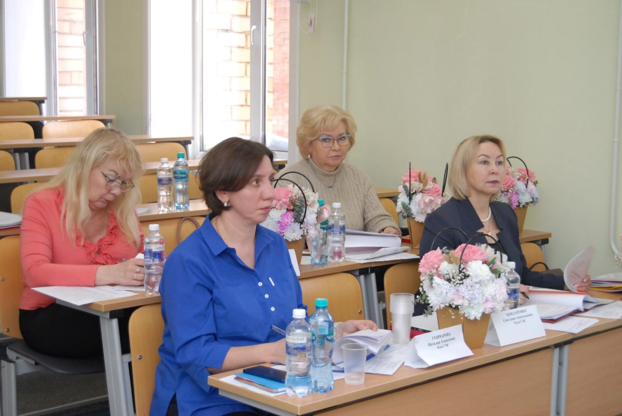 На факультете экономики и строительства прошли первые защиты ВКР по направлению подготовки 38.03.03 Управление персоналом профиль «Управление персоналом организации» очно-заочной формы обучения